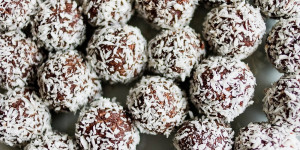 Beitragsbild des Blogbeitrags No Bake Swedish Chocolate Oatmeal Balls