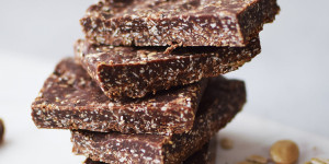 Beitragsbild des Blogbeitrags No-Baking Energy Bar With Coconut Or Chocolate 