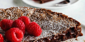 Beitragsbild des Blogbeitrags Swedish Sticky Chocolate Cake (Kladdkaka)