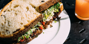 Beitragsbild des Blogbeitrags How sandwiches may benefit your Hypothalamic Amenorrhea Recovery