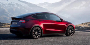 Beitragsbild des Blogbeitrags Tesla Model Y Sommerreifen Empfehlungen 