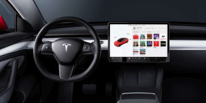 Beitragsbild des Blogbeitrags Was bringt die Tesla Premium Konnektivität?