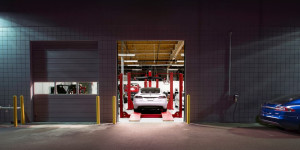 Beitragsbild des Blogbeitrags Freie Tesla Werkstatt: Auf Tesla spezialisierte Kfz-Werkstätte finden