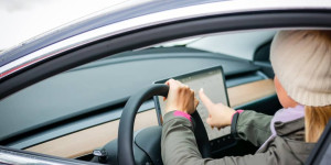 Beitragsbild des Blogbeitrags Einfaches Tesla Fahrtenbuch: ohne Hardware und Handy-GPS