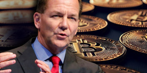 Beitragsbild des Blogbeitrags “Paul Tudor Jones bleibt bei Bitcoin-Allokation trotz “regulatorischem Apparat” gegen Krypto.” 