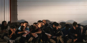 Beitragsbild des Blogbeitrags Der Rückgang der illegalen Einreisen in die USA setzt sich nach einer Änderung der Einwanderungspolitik fort