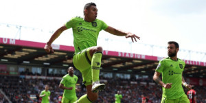 Beitragsbild des Blogbeitrags Man Utd und Newcastle stehen nach dem Unentschieden gegen Liverpool kurz davor, sich die ersten vier Plätze zu sichern