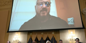 Beitragsbild des Blogbeitrags Von Yale ins Gefängnis: Stewart Rhodes, „General“ der Oath Keepers