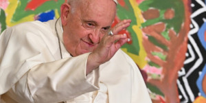 Beitragsbild des Blogbeitrags Papst Franziskus hat Fieber, klärt den Zeitplan