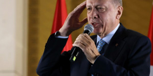 Beitragsbild des Blogbeitrags Erdogan trifft nach historischem Sieg auf die polarisierte Türkei