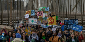 Beitragsbild des Blogbeitrags Mit fossilen Brennstoffen betrieben: Die Klimaverhandlungen beginnen mit dem Fokus auf den Öl-Chef