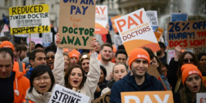 Beitragsbild des Blogbeitrags Krankenhausärzte in England veranstalten 72-Stunden-Streik 
