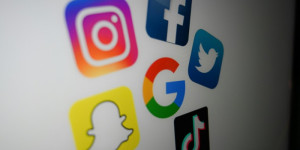 Beitragsbild des Blogbeitrags Influencer überholen Journalisten als Nachrichtenquelle