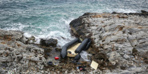 Beitragsbild des Blogbeitrags Dutzende Migranten tot, 100 gerettet, als Boot vor Griechenland sinkt 