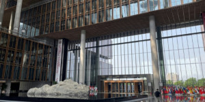 Beitragsbild des Blogbeitrags AIIB dient der Kommunistischen Partei Chinas: ehemaliger kanadischer Manager