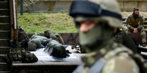 Beitragsbild des Blogbeitrags Die NATO sagt, dass die Friedenstruppen „unerschütterlich“ seien, während die Spannungen im Kosovo zunehmen
