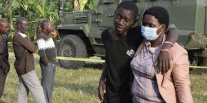 Beitragsbild des Blogbeitrags Gespanntes Warten auf Neuigkeiten nach 41 Toten bei Angriff auf eine Schule in Uganda 