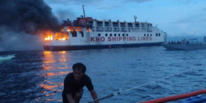 Beitragsbild des Blogbeitrags Die philippinische Küstenwache rettet 120 Menschen, als die Fähre Feuer fängt 