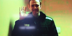 Beitragsbild des Blogbeitrags Russlands Nawalny drohen in neuem Prozess jahrzehntelange Haftstrafen 