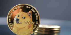 Beitragsbild des Blogbeitrags Dogecoin signalisiert bullisches Momentum auf dem Tages-Chart, was kommt als nächstes?