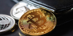 Beitragsbild des Blogbeitrags Bitcoin wird über 30.000 US-Dollar gehandelt, obwohl der Dollar gegenüber anderen Fiat-Währungen stärker wird. 