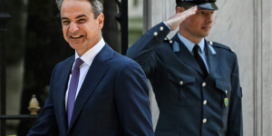 Beitragsbild des Blogbeitrags Mitsotakis ist nach erdrutschartiger Wahl zurück als griechischer Ministerpräsident 