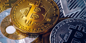 Beitragsbild des Blogbeitrags Der Bitcoin-Preis fand Unterstützung an der Nackenlinie eines umgekehrten Kopf-Schulter-Musters. Die gemessene Bewegung deutet auf weiteres Aufwärtspotenzial für Bitcoin hin.