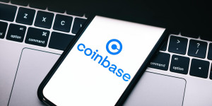 Beitragsbild des Blogbeitrags Laut Analysten könnte die Coinbase-Aktie bis auf 60 US-Dollar zurückfallen