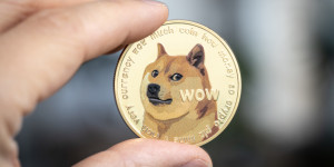 Beitragsbild des Blogbeitrags Dogecoin steigt um 5 %, aber die Social-Media-Gespräche bleiben niedrig: Santiment