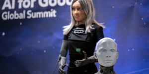 Beitragsbild des Blogbeitrags Roboter sagen UN-Konferenz: „Wir könnten die Welt regieren“ 