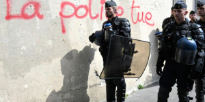 Beitragsbild des Blogbeitrags Bruder eines französischen Mannes, der nach seiner Festnahme in Polizeigewahrsam im Krankenhaus starb