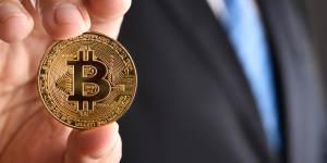 Beitragsbild des Blogbeitrags Fondsmanager Vanguard erhöht Anteil an Bitcoin Mining Aktien auf 600 Millionen US-Dollar 
