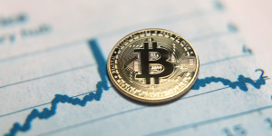 Beitragsbild des Blogbeitrags Krypto-Liquidationen übersteigen 300 Millionen US-Dollar inmitten einer massiven Markterholung