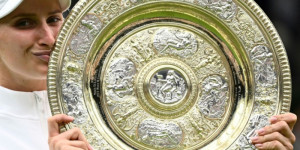 Beitragsbild des Blogbeitrags Die ungesetzte Vondrousova überrascht den tränenreichen Jabeur und gewinnt den Wimbledon-Titel