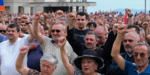 Beitragsbild des Blogbeitrags Aserbaidschan und Armenien führen Gespräche in Brüssel, Russland schlägt Gipfel in Moskau vor 