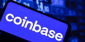 Beitragsbild des Blogbeitrags Der CEO von ARK Invest sagt, das Unternehmen sei trotz des Verkaufs von COIN-Aktien immer noch optimistisch in Bezug auf Coinbase