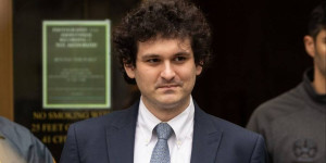 Beitragsbild des Blogbeitrags FTX verklagt Sam Bankman-Fried und ehemalige Mitarbeiter auf mehr als 1 Milliarde US-Dollar