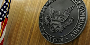 Beitragsbild des Blogbeitrags SEC verzögert angeblich Unterstützung für US-Kryptomarktgesetz 