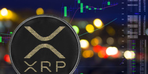Beitragsbild des Blogbeitrags Ripple lieferte im bisherigen Handelsjahr dreistellige Renditen. Bitcoin konsolidiert sich um die 30.000-Dollar-Marke.