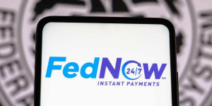 Beitragsbild des Blogbeitrags Bundesreserve startet FedNow für sofortige Zahlungen – JPMorgan, Wells Fargo und 33 weitere Banken an Bord 