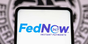 Beitragsbild des Blogbeitrags Bundesreserve startet FedNow für sofortige Zahlungen – JPMorgan, Wells Fargo und 33 weitere Banken an Bord