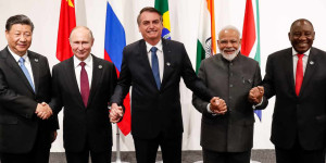 Beitragsbild des Blogbeitrags Interesse an BRICS steigt: 40+ Länder suchen Mitgliedschaft, während De-Dollarisierung wächst.