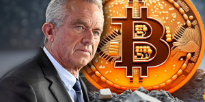 Beitragsbild des Blogbeitrags Robert Kennedy Jr. investiert in BTC für seine Kinder und betont, dass Bitcoin das Monopol auf Geld bedroht. 