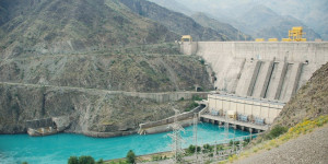 Beitragsbild des Blogbeitrags Crypto-Mining-Farm mit einem Wert von 20 Millionen US-Dollar wird an Wasserkraftwerk in Kirgisistan errichtet.