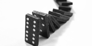Beitragsbild des Blogbeitrags Bitcoin-Kurssturz unter 29.000 US-Dollar löst Derivate-Liquidationen in Höhe von 92 Millionen US-Dollar aus; Kryptomärkte zittern – Marktupdates