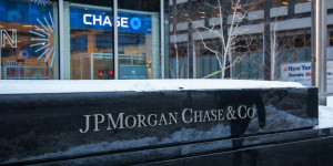 Beitragsbild des Blogbeitrags JPMorgan Ökonomen verwerfen frühere Rezessionsprognose, sehen US-wirtschaftliche Resilienz voraus.