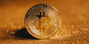 Beitragsbild des Blogbeitrags Krypto-Analyst weist darauf hin, dass sich die Bitcoin-Preisentwicklung wiederholt – sind die Anzeichen bullisch? 