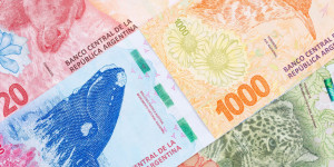 Beitragsbild des Blogbeitrags Argentinischer Peso stürzt vor Wahlen auf historisches Tief ab