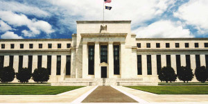 Beitragsbild des Blogbeitrags Peter Schiff warnt Anleger vor 2 “großen Überraschungen” – Prognose von zu hoher Inflation für Fed-Zinssenkungen zur Anregung der Wirtschaft. 