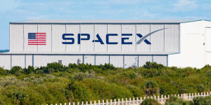 Beitragsbild des Blogbeitrags Elon Musks Spacex schreibt Bitcoin im Wert von 373 Millionen Dollar ab.